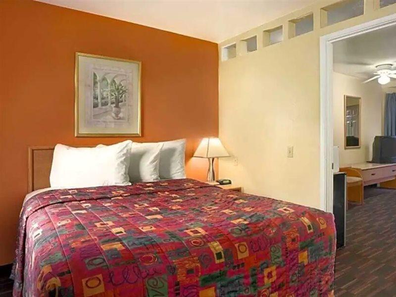 Knights D.m.a.f Area Hotel